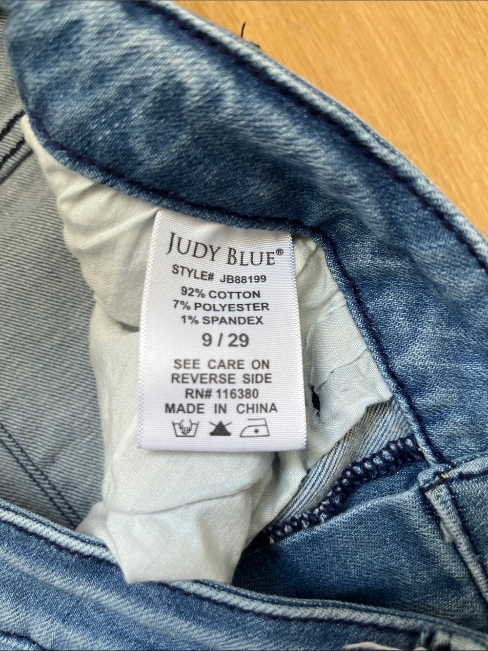 Judy Blue Light Wash Skinny Jeggings with Raw Hem 9/29 - Picture 3 of 7